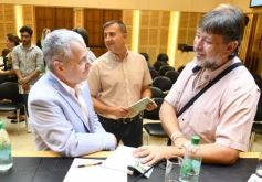 Foto de la galería: Construcción Política y Gestión Farmacéutica: el periodista Manuel Sotelo presentó su primer libro en la Legislatura