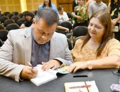 Foto de la galería: Construcción Política y Gestión Farmacéutica: el periodista Manuel Sotelo presentó su primer libro en la Legislatura