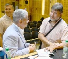 Foto de la galería: Construcción Política y Gestión Farmacéutica: el periodista Manuel Sotelo presentó su primer libro en la Legislatura