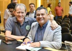 Foto de la galería: Construcción Política y Gestión Farmacéutica: el periodista Manuel Sotelo presentó su primer libro en la Legislatura