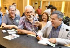 Foto de la galería: Construcción Política y Gestión Farmacéutica: el periodista Manuel Sotelo presentó su primer libro en la Legislatura