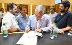 Foto de la galería: Construcción Política y Gestión Farmacéutica: el periodista Manuel Sotelo presentó su primer libro en la Legislatura