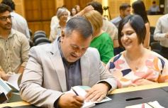 Foto de la galería: Construcción Política y Gestión Farmacéutica: el periodista Manuel Sotelo presentó su primer libro en la Legislatura