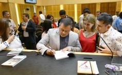 Foto de la galería: Construcción Política y Gestión Farmacéutica: el periodista Manuel Sotelo presentó su primer libro en la Legislatura