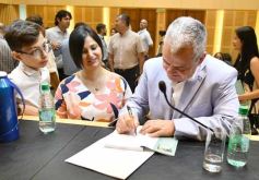 Foto de la galería: Construcción Política y Gestión Farmacéutica: el periodista Manuel Sotelo presentó su primer libro en la Legislatura