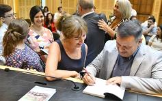 Foto de la galería: Construcción Política y Gestión Farmacéutica: el periodista Manuel Sotelo presentó su primer libro en la Legislatura