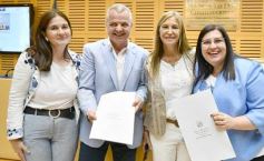 Foto de la galería: Construcción Política y Gestión Farmacéutica: el periodista Manuel Sotelo presentó su primer libro en la Legislatura