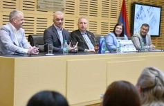 Foto de la galería: Construcción Política y Gestión Farmacéutica: el periodista Manuel Sotelo presentó su primer libro en la Legislatura