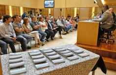 Foto de la galería: Construcción Política y Gestión Farmacéutica: el periodista Manuel Sotelo presentó su primer libro en la Legislatura