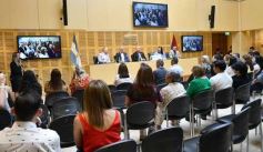 Foto de la galería: Construcción Política y Gestión Farmacéutica: el periodista Manuel Sotelo presentó su primer libro en la Legislatura