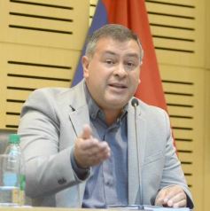 Foto de la galería: Construcción Política y Gestión Farmacéutica: el periodista Manuel Sotelo presentó su primer libro en la Legislatura