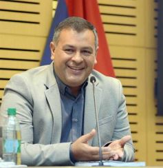 Foto de la galería: Construcción Política y Gestión Farmacéutica: el periodista Manuel Sotelo presentó su primer libro en la Legislatura