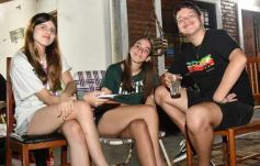 Foto de la galería: Con festejo sorpresa en casa, Guido Fariña recibió sus felices 15 años