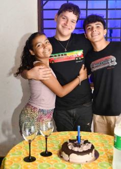 Foto de la galería: Con festejo sorpresa en casa, Guido Fariña recibió sus felices 15 años