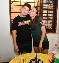 Foto de la galería: Con festejo sorpresa en casa, Guido Fariña recibió sus felices 15 años