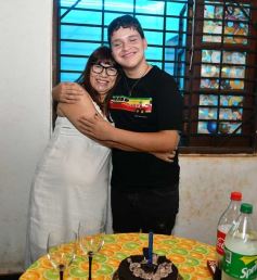 Foto de la galería: Con festejo sorpresa en casa, Guido Fariña recibió sus felices 15 años