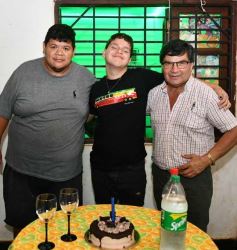 Foto de la galería: Con festejo sorpresa en casa, Guido Fariña recibió sus felices 15 años