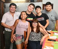 Foto de la galería: Con festejo sorpresa en casa, Guido Fariña recibió sus felices 15 años