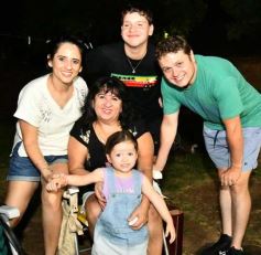 Foto de la galería: Con festejo sorpresa en casa, Guido Fariña recibió sus felices 15 años