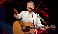 Sixto Fotografías. Sociedad. Recitales - Con el corazón contento: Palito Ortega y el reencuentro con el público misionero en Posadas