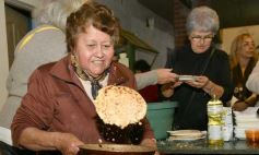 Sixto Fotografías. Sociedad. Capilla San Rafael - Noche de encuentro social, cena regional y baile retro en la Capilla San Rafael
