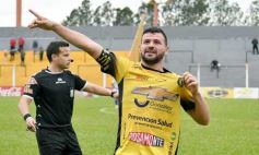 Sixto Fotografías. Deportes. Torneo Federal A - Crucero sumó de a tres en casa en el debut de Ricardone