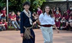 Sixto Fotografías. Sociedad. Educación - Peña Patria del 9 de Julio en el Instituto Madre de La Misericordia de Posadas
