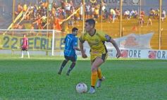 Sixto Fotografías. Deportes. Torneo Federal A - Federal A: empate sin goles en el debut de Sandro Bárbaro al frente de Crucero