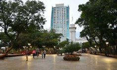 Sixto Fotografías. Sociedad. Varios - Paisaje urbano y amigos fueron parte de las recorridas en el centro posadeño