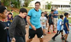 Sixto Fotografías. Sociedad. IPLYC SE - Con  un especial agasajo, el IPLyC celebró a los niños junto al Flaco Schiavi