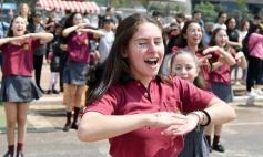 Sixto Fotografías. Sociedad. Estudiantina - Estudiantina 2022: la fiesta fue de los estudiantes en la primera prueba piloto