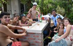 Foto de la galería: Temporada de piletas: para muchos el primer día del año se disfrutó a pleno en el Club del IPLyC