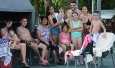 Foto de la galería: Temporada de piletas: para muchos el primer día del año se disfrutó a pleno en el Club del IPLyC