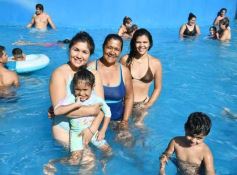 Foto de la galería: Temporada de piletas: para muchos el primer día del año se disfrutó a pleno en el Club del IPLyC