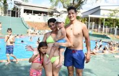 Foto de la galería: Temporada de piletas: para muchos el primer día del año se disfrutó a pleno en el Club del IPLyC