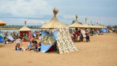 Foto de la galería: Junto al verano posadeño, la bienvenida al 2023 siguió y copó la playa de Costa Sur
