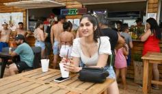 Foto de la galería: Junto al verano posadeño, la bienvenida al 2023 siguió y copó la playa de Costa Sur