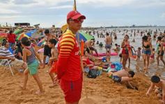 Foto de la galería: Junto al verano posadeño, la bienvenida al 2023 siguió y copó la playa de Costa Sur