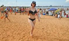 Foto de la galería: Junto al verano posadeño, la bienvenida al 2023 siguió y copó la playa de Costa Sur