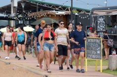 Foto de la galería: Junto al verano posadeño, la bienvenida al 2023 siguió y copó la playa de Costa Sur