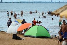 Foto de la galería: Junto al verano posadeño, la bienvenida al 2023 siguió y copó la playa de Costa Sur