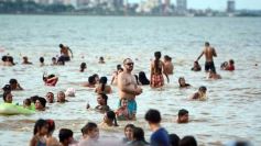 Foto de la galería: Junto al verano posadeño, la bienvenida al 2023 siguió y copó la playa de Costa Sur