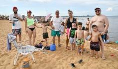 Foto de la galería: Junto al verano posadeño, la bienvenida al 2023 siguió y copó la playa de Costa Sur