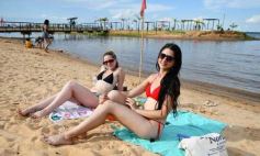Foto de la galería: Junto al verano posadeño, la bienvenida al 2023 siguió y copó la playa de Costa Sur