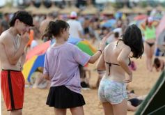 Foto de la galería: Junto al verano posadeño, la bienvenida al 2023 siguió y copó la playa de Costa Sur