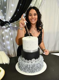 Foto de la galería: Con la noche vestida de fiesta: llegaron los 15 años de More Portillo