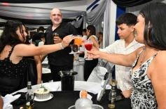 Foto de la galería: Con la noche vestida de fiesta: llegaron los 15 años de More Portillo