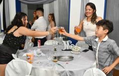 Foto de la galería: Con la noche vestida de fiesta: llegaron los 15 años de More Portillo