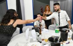 Foto de la galería: Con la noche vestida de fiesta: llegaron los 15 años de More Portillo