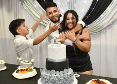 Foto de la galería: Con la noche vestida de fiesta: llegaron los 15 años de More Portillo